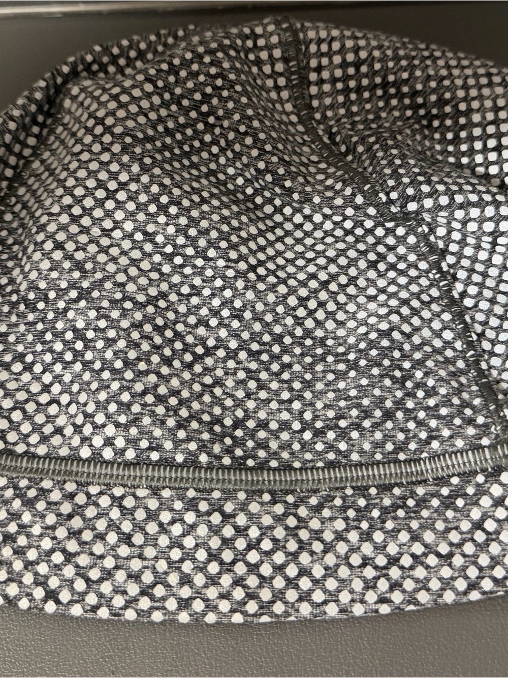 LULULEMON women men OUT RUN BEANIE SILVER REFLECTIVE - Picture 2 of 3
